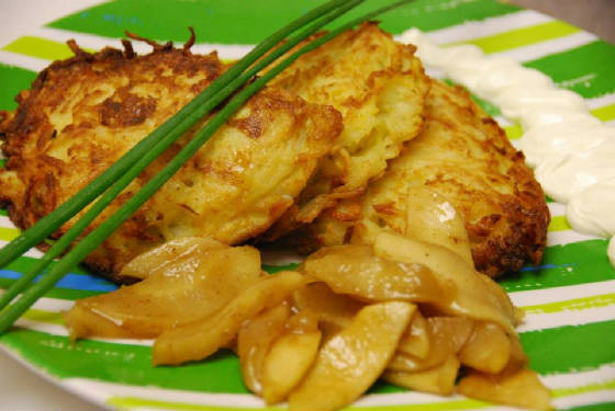 bfast_latkes.jpg.w560h375